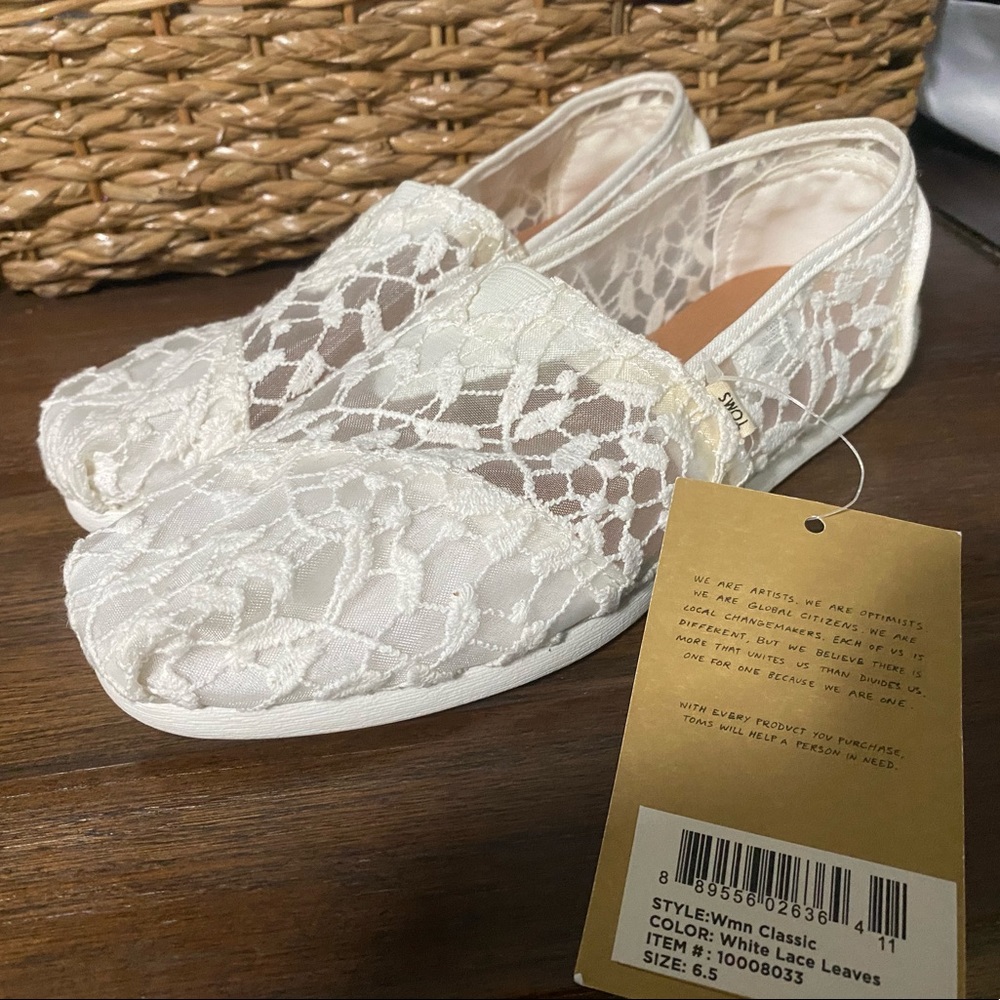Toms lace shoes NWT